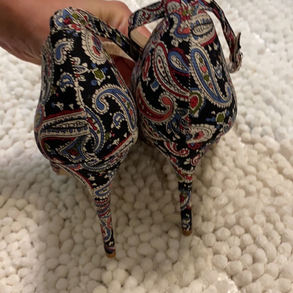 Shoes - Picture 4 of 5